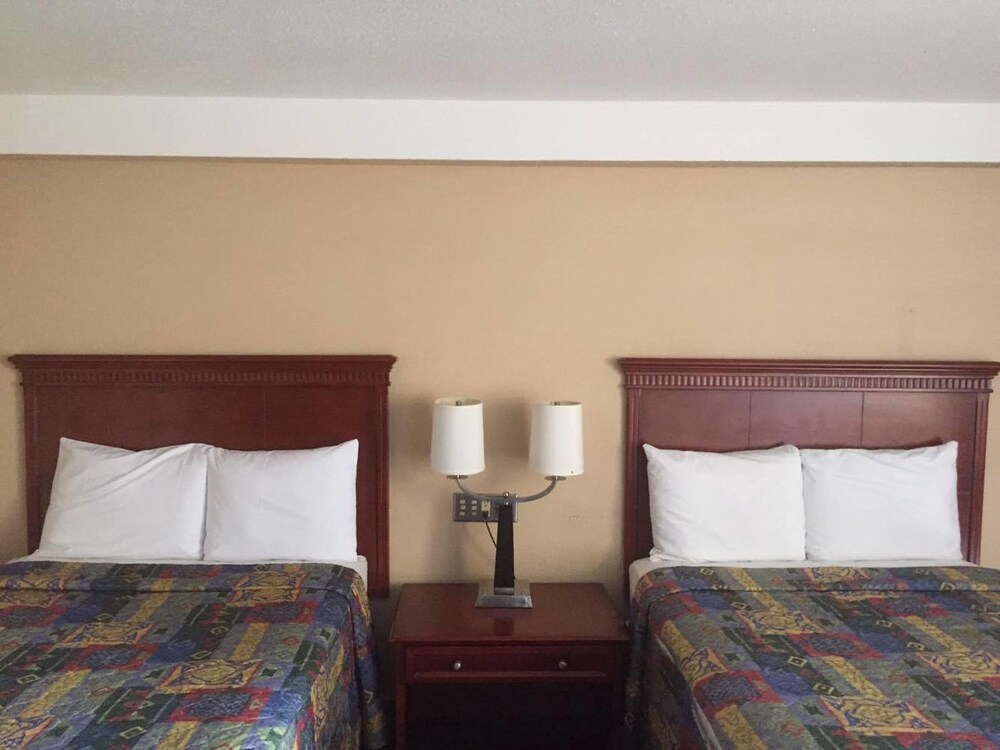 Rodeway Inn At Fort Lee - photo 5