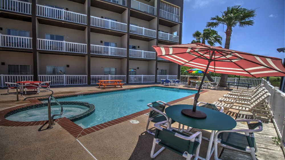 Blue Bay Inn & Suites - photo 67