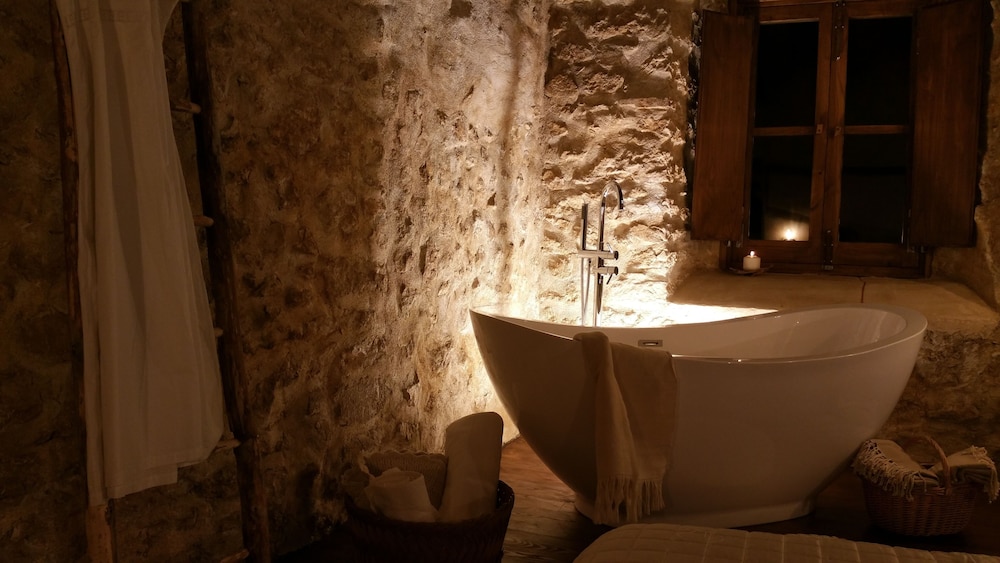 Charme in Perillis — 4-Star Luxury Hotel in San Benedetto In Perillis, Italy