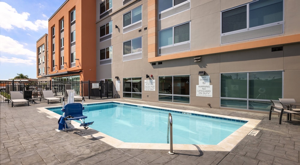Holiday Inn Express & Suites Hawaiian Gardens by IHG - photo 26