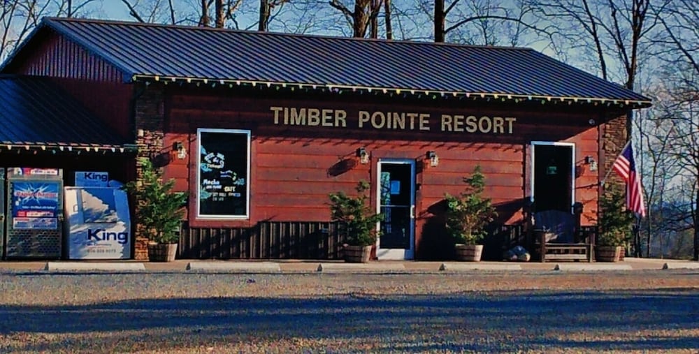 Timber Pointe Resort - carbon neutral hotel in Jamestown