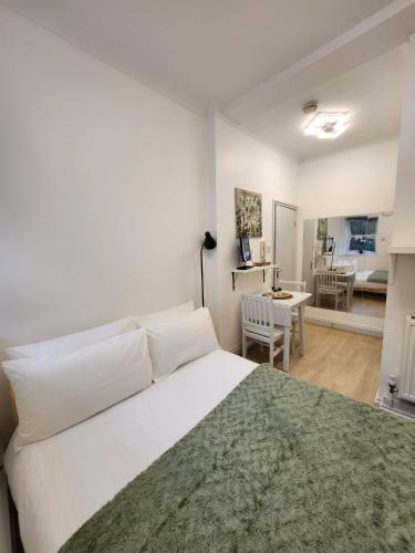 St 6 2 min Walk from Tube Cozy Studio Apartment — 4-Star Luxury Hotel in London, United Kingdom
