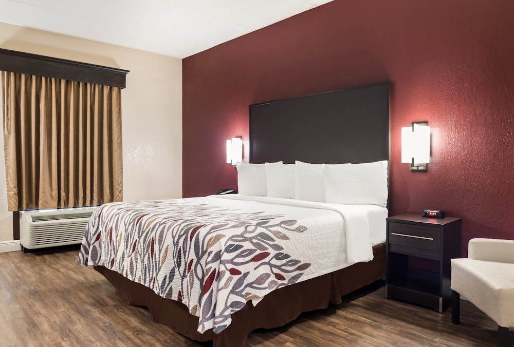 Red Roof Inn Tupelo - photo 23