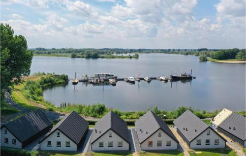 Lovely Home In Kerkdriel With Lake View — 4-Star Luxury Hotel in Kerkdriel, Netherlands