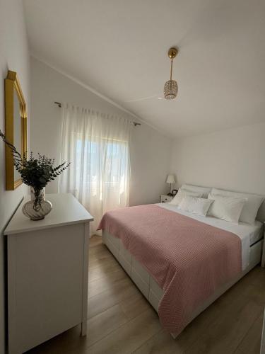 Apartman Mia — 4-Star Luxury Hotel in None, Croatia