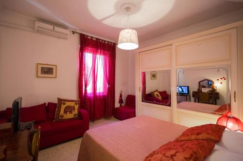 Romantic Ciclamini House — 4-Star Luxury Hotel in Rome, Italy