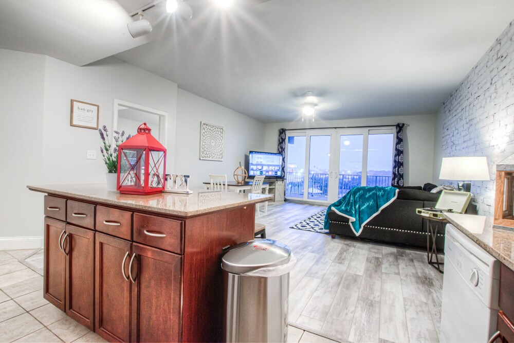Laketown Wharf Resort by Aneliya's Rentals - photo 627
