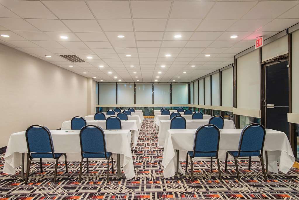 La Quinta Inn & Suites by Wyndham DC Metro Capital Beltway - photo 66
