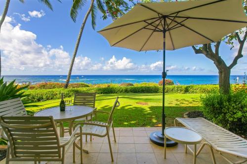 Oceanfront Breezy Corner Unit w Air Conditioning Alekona Kauai — 4-Star Luxury Hotel in Koloa, United States
