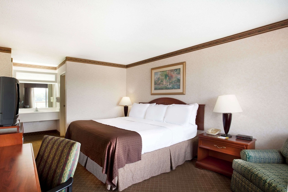 Days Inn by Wyndham Forrest City - photo 6