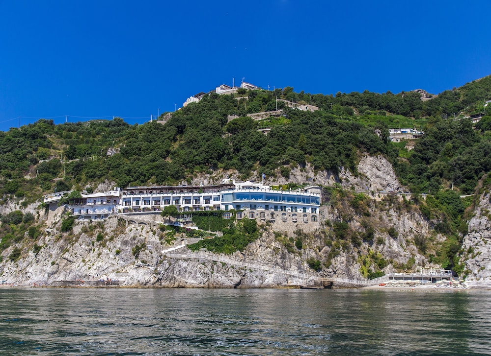 Hotel Cetus - carbon neutral hotel in Cetara