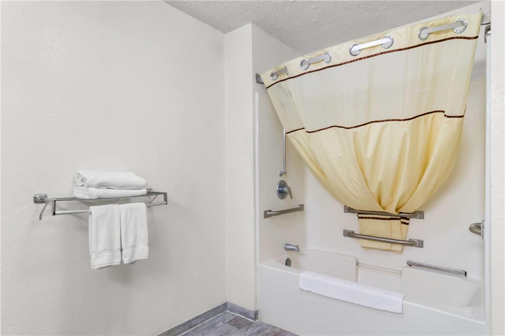 Travelodge Suites by Wyndham MacClenny - photo 16