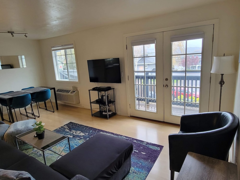 Hood River Suites Apartment Hotel - photo 26