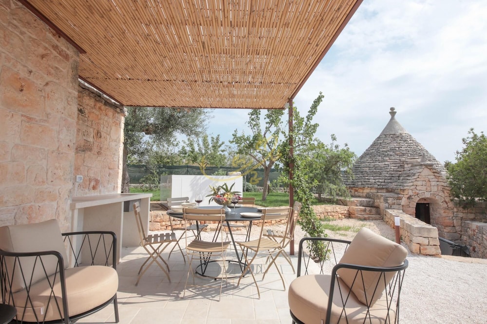 TD Torretta San Procopio Stone house with Pool — 4-Star Luxury Hotel in Castellana, Italy