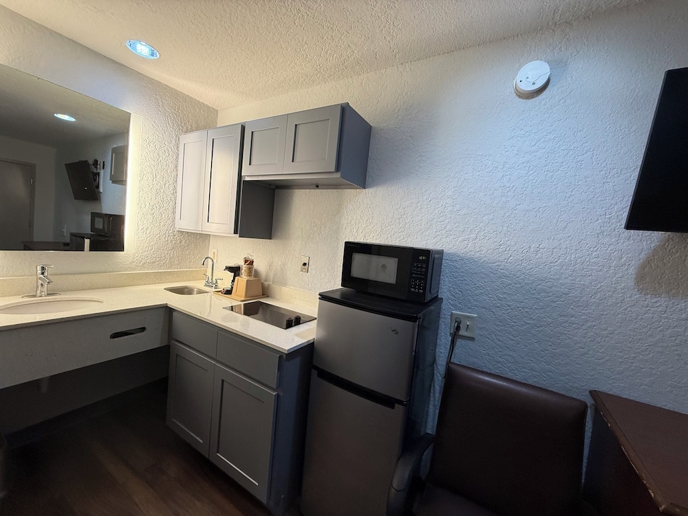 Economy Lodge by Hotel O Texas City - photo 15