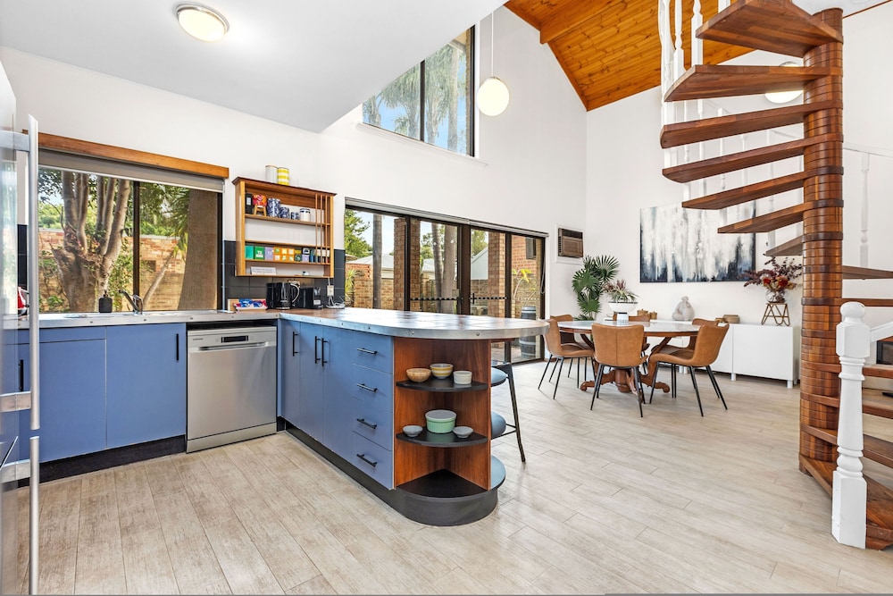 Family Friends A Sepal Stay — Perth