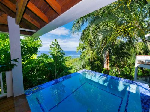 Private Hilltop Home Located Overlooking Roatans Beautiful Turquoise Reef — 4-Star Luxury Hotel in Sandy Bay, Honduras