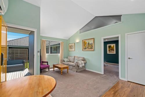 Little Lodge Wanaka — 4-Star Luxury Hotel in Wanaka, New Zealand