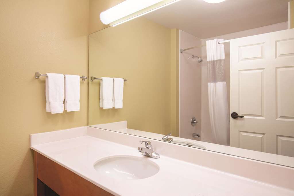 La Quinta Inn & Suites by Wyndham Bentonville - photo 22