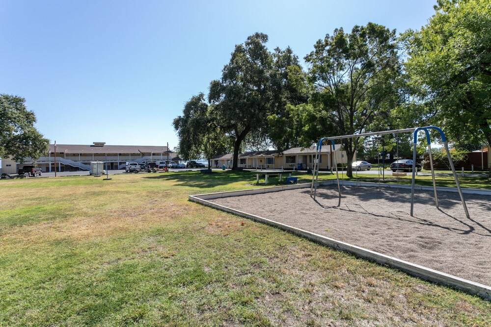 Skylark Shores Resort - photo 68