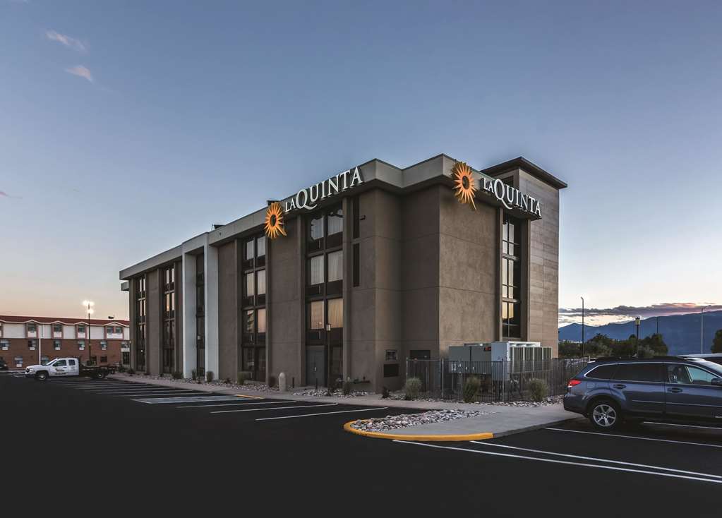 La Quinta Inn & Suites by Wyndham Colorado Springs North - photo 6