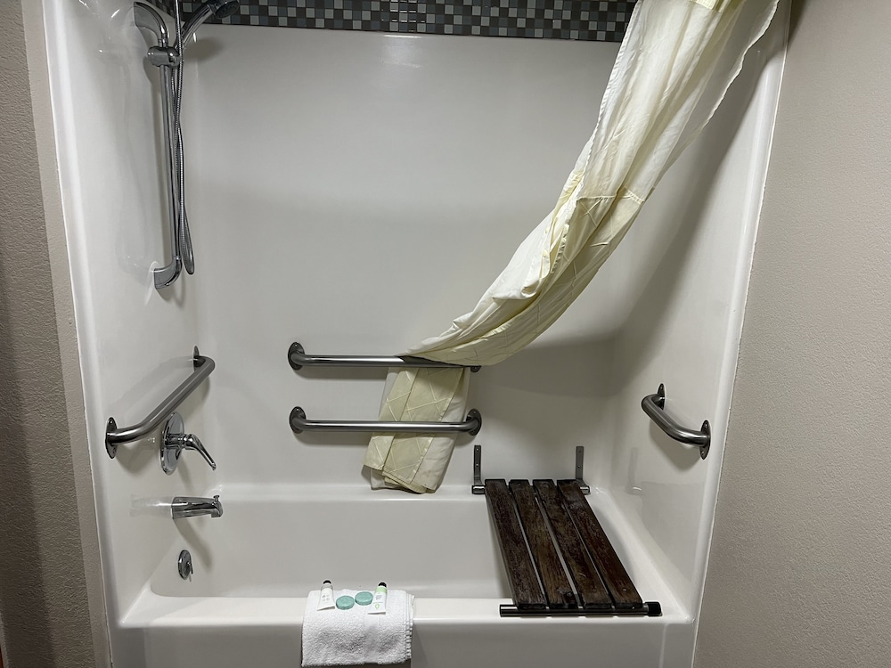 Westbridge Inn & Suites - photo 35