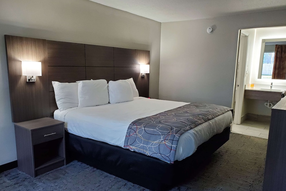 Days Inn & Suites by Wyndham Charleston Airport West - featured photo