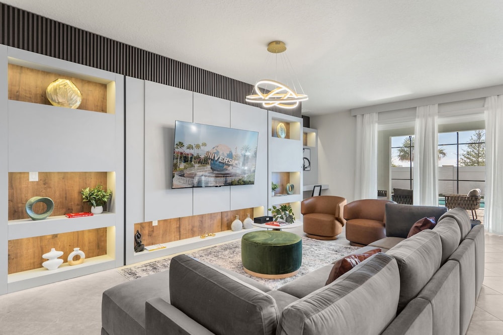 Ultimate 10 Bed Luxury Retreat With Epic Playroom in Clermont, United States