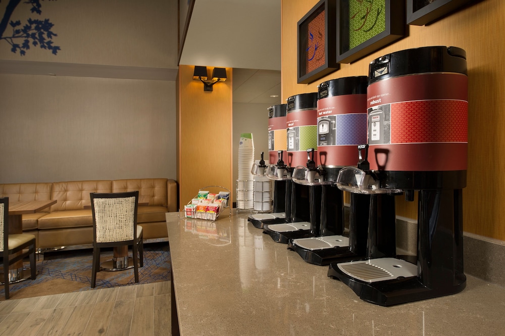 Hampton Inn & Suites Baltimore Woodlawn - photo 41