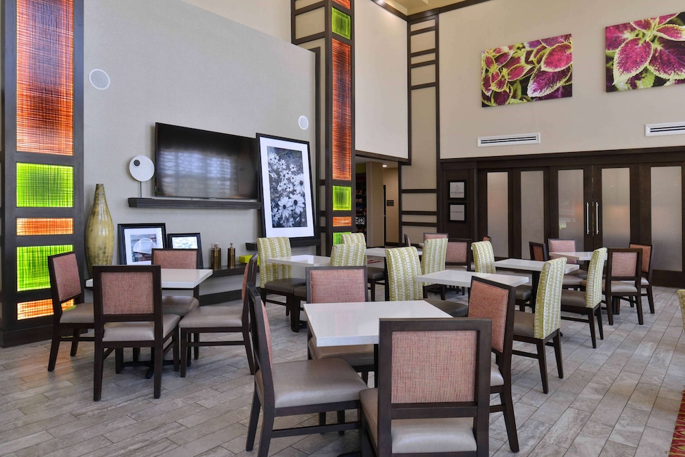 Hampton Inn & Suites Dallas Market Center - photo 59