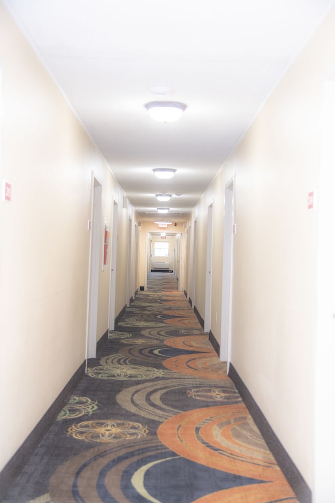 Howard Johnson Hotel & Suites by Wyndham Allentown Dorney - photo 46