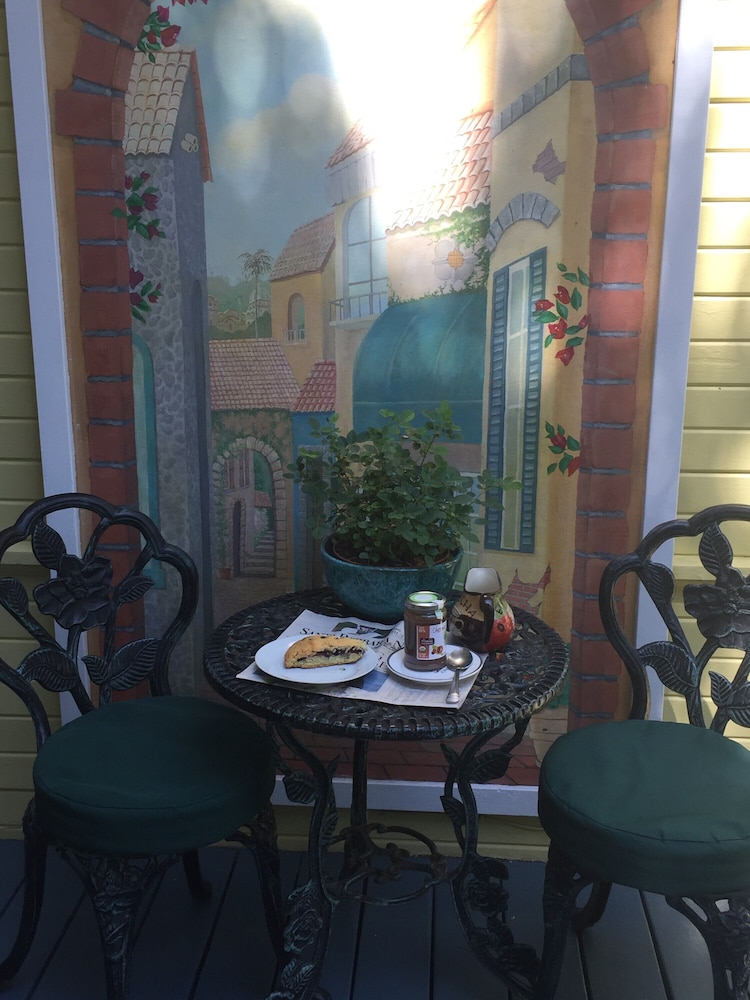 Secret Garden Inn and Cottages - photo 129