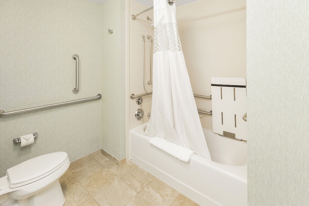 Hampton Inn Pittsburgh Bridgeville - photo 41