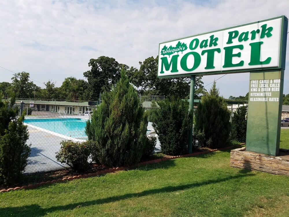 Oak Park Motel - featured photo