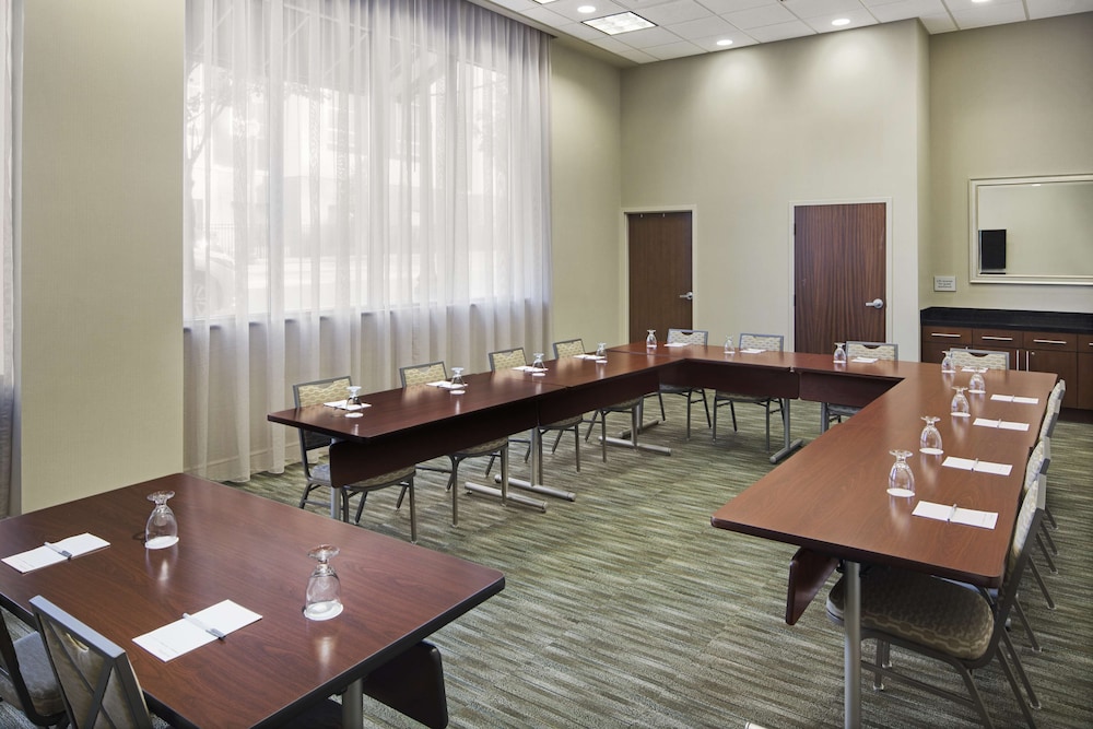 Hampton Inn & Suites Little Rock Downtown - photo 28