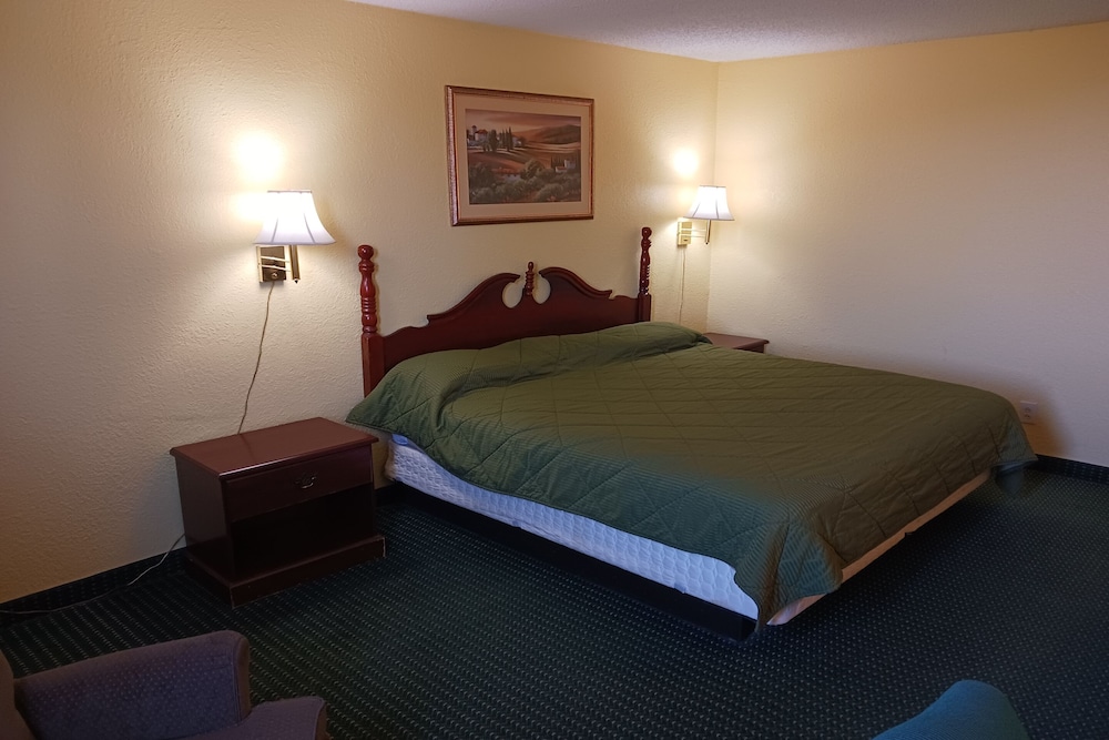 USA Inn Junction City Near Fort Riley - photo 12