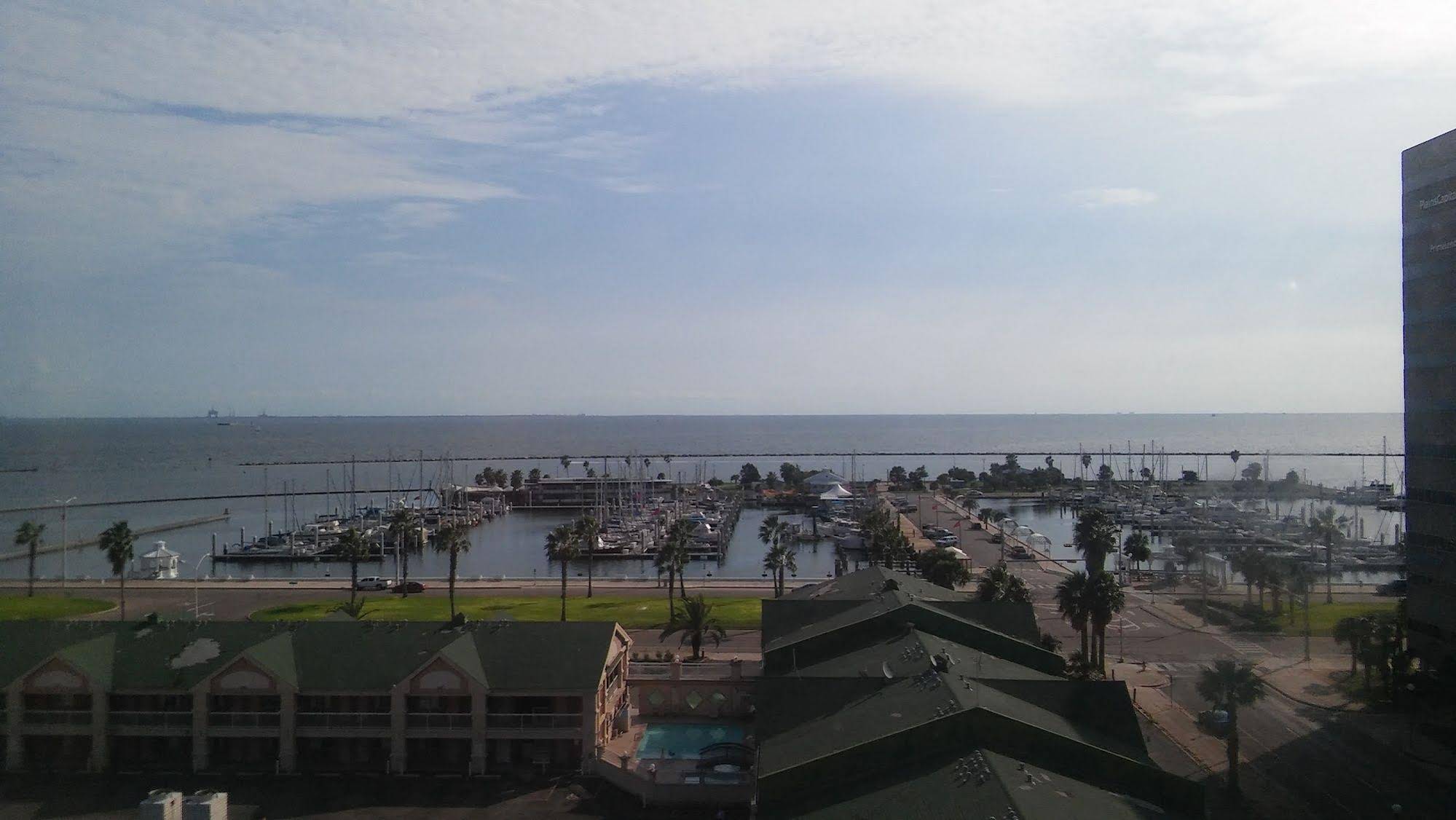 Bayfront Plaza Hotel - photo 36