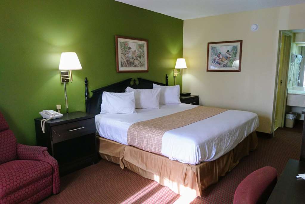 Travelodge by Wyndham Knoxville East - photo 17