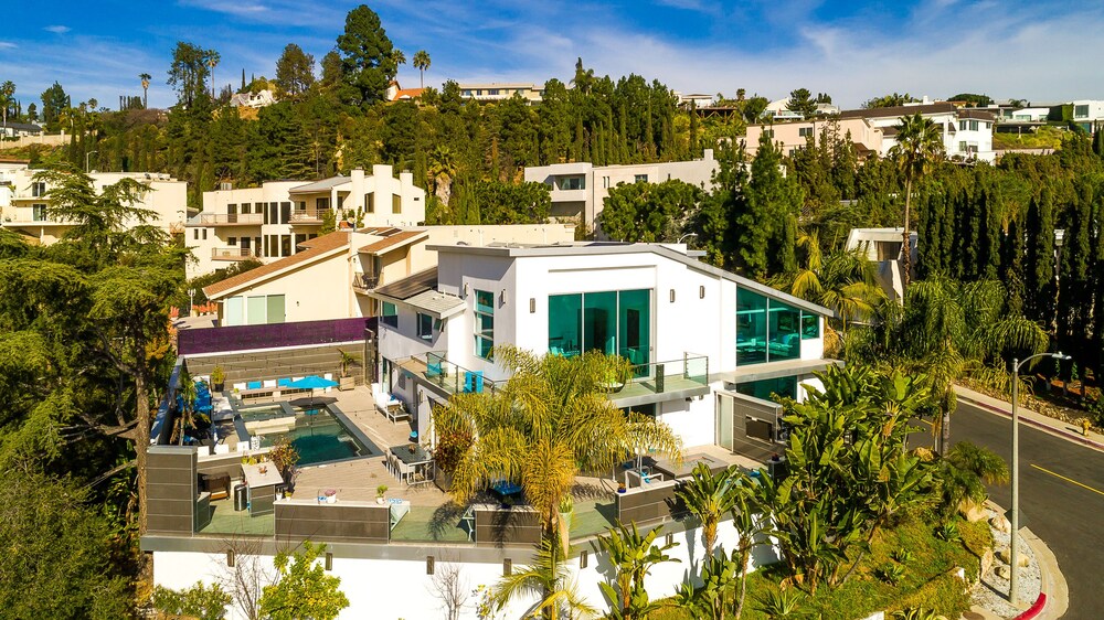Hollywood Estate With Stunning Views - photo 63
