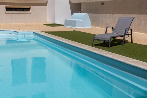 Lua do Mar T2 Piscina Fte ao Mar Central — 4-Star Luxury Hotel in Nazare, Portugal