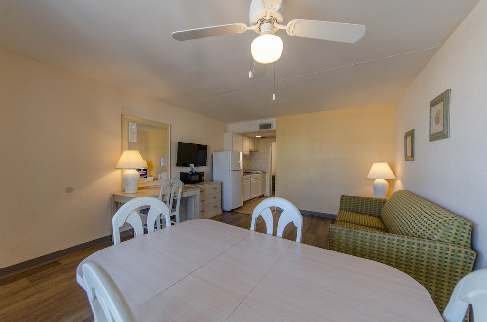 Royal Hawaiian Motel - photo 20