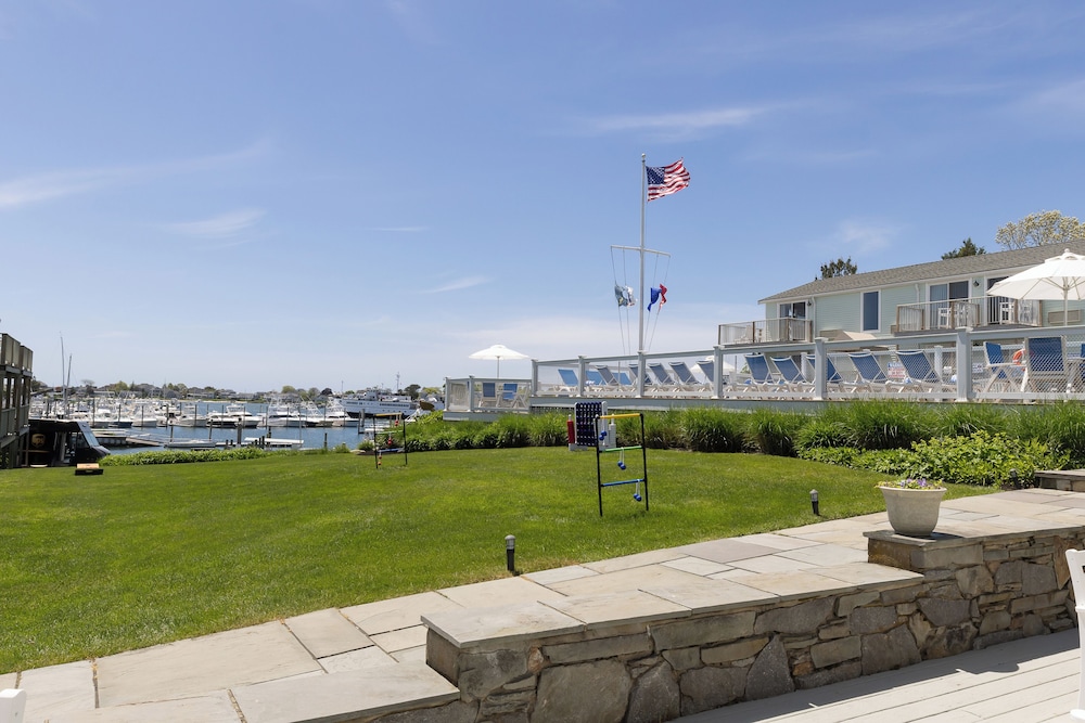 Anchor In Distinctive Waterfront Lodging - photo 22