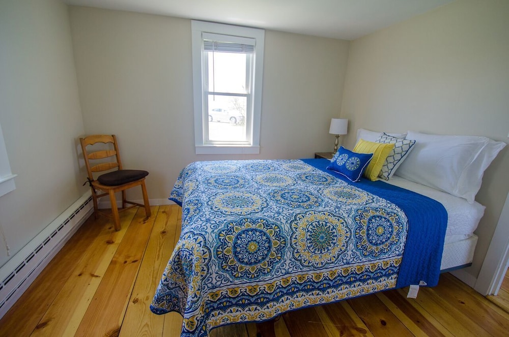 East Harbour Motel and Cottages - photo 19