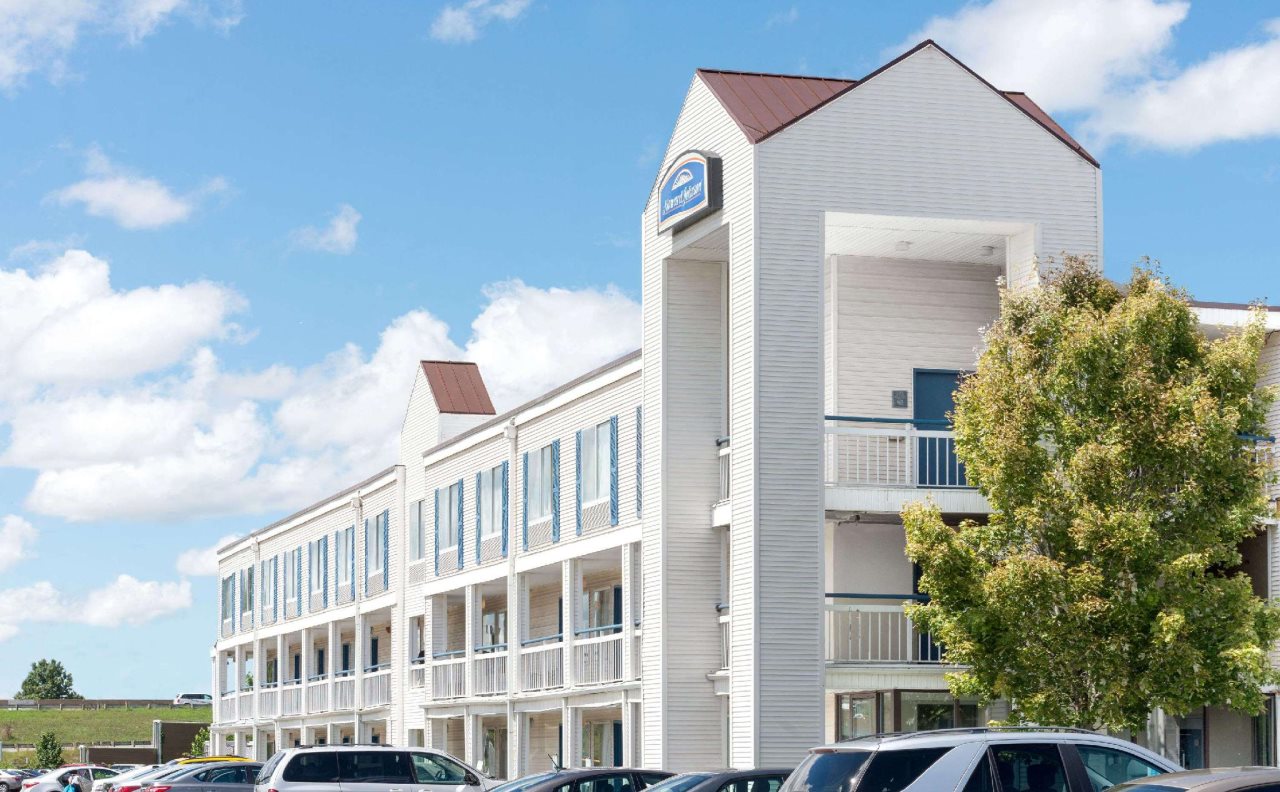Howard Johnson Inn Cleveland Airport — hotel in Brook Park
