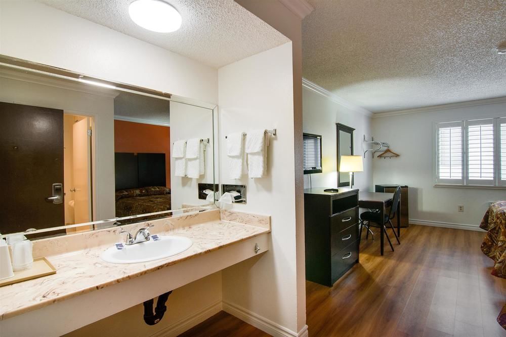 Motel 6 Van Nuys - photo 9