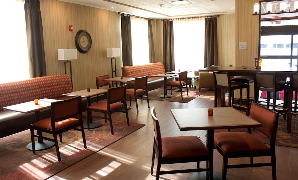 Hampton Inn Burlington - photo 7