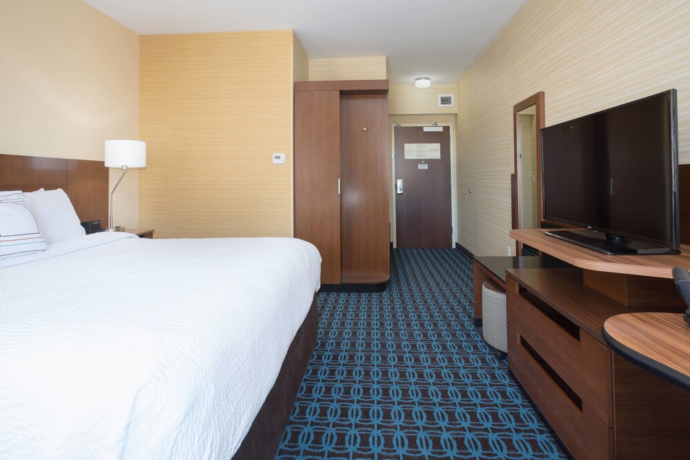 Fairfield Inn & Suites by Marriott Burlington - photo 7