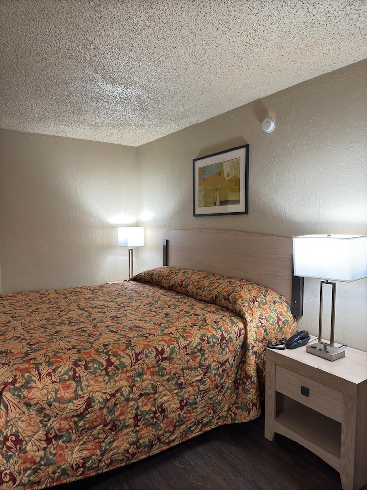 American Inn & RV Park - photo 4