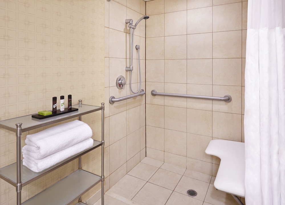 Embassy Suites by Hilton Parsippany - photo 24
