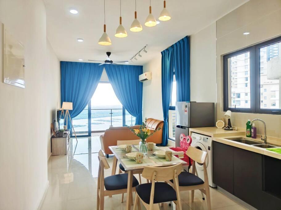 Johor Bharu Beachside 6 13pax Danga Bay @ KSL — 4-Star Luxury Hotel in Johor Bahru, Malaysia
